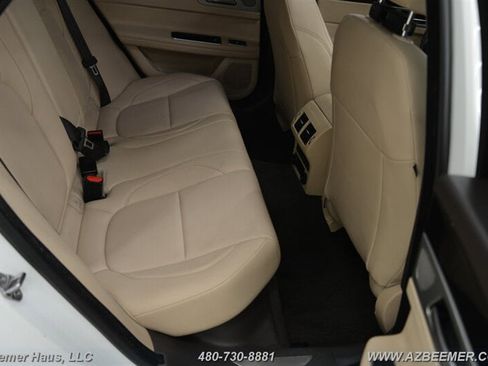 Used 2020 Jaguar XF Premium image 19