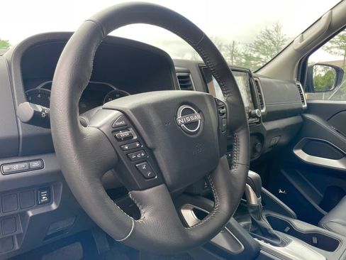 Used 2024 Nissan Frontier SL RWD image 16
