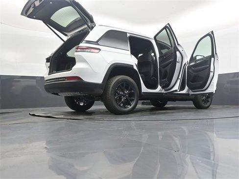 New 2025 Jeep Grand Cherokee Laredo image 52