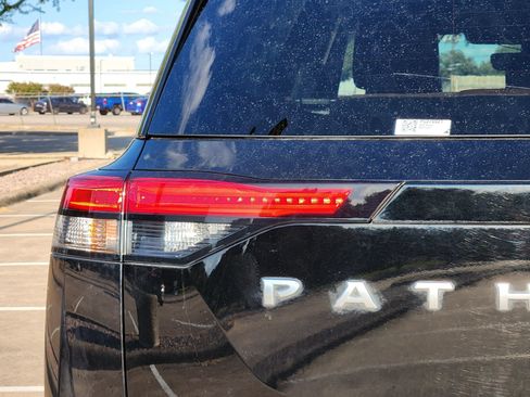 Used 2023 Nissan Pathfinder Platinum w/ Cargo Package FWD image 15