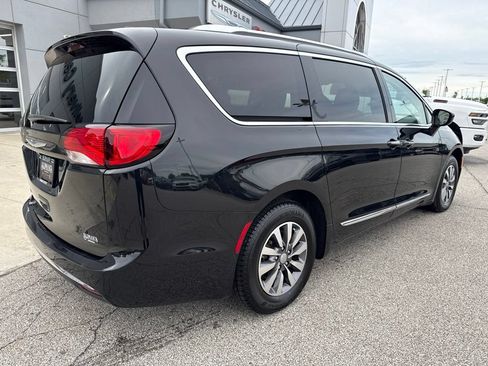 Used 2020 Chrysler Pacifica Touring-L Plus FWD image 5