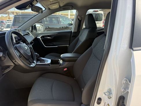 Used 2025 Toyota RAV4 XLE FWD image 26