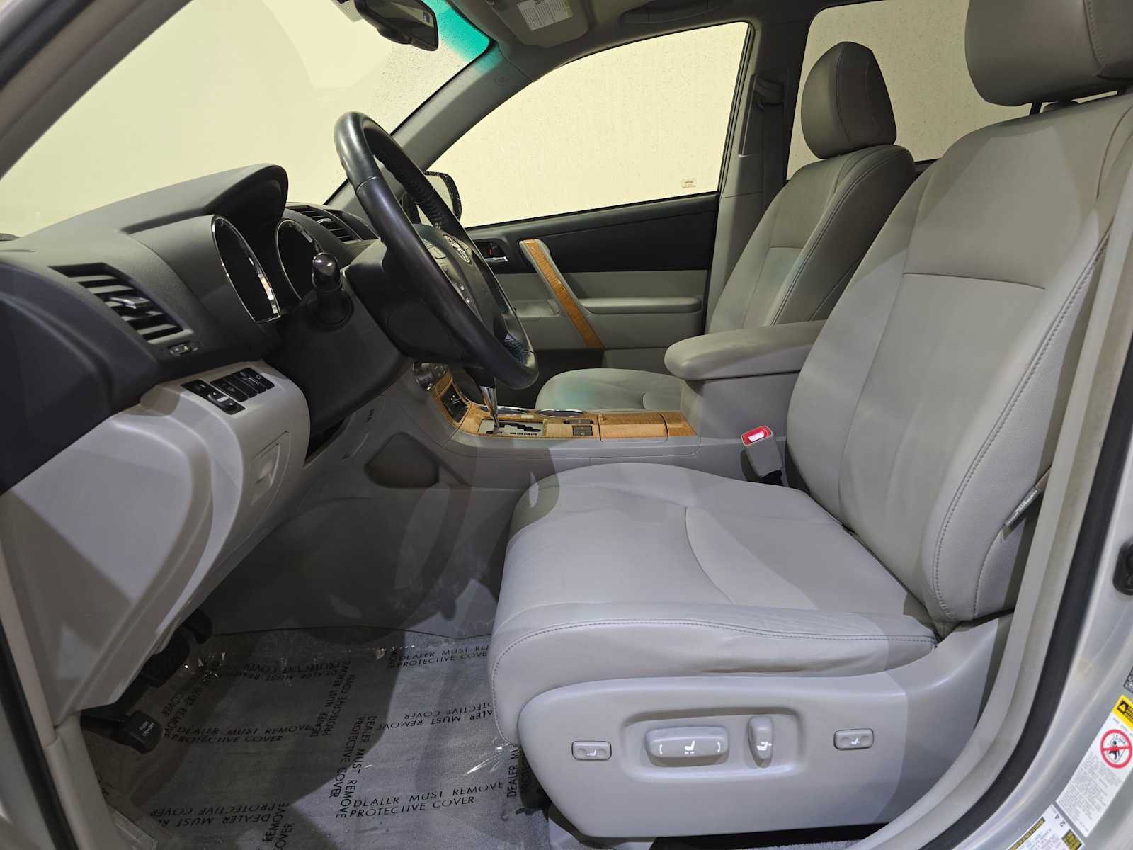Used 2010 Toyota Highlander Limited AWD/4WD image 22