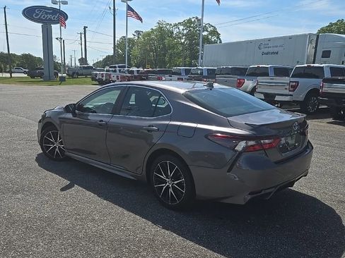 Used 2024 Toyota Camry SE image 6