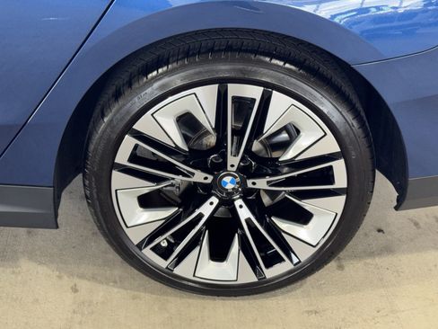 Certified 2025 BMW 530i image 36