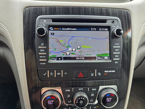 Used 2017 Chevrolet Traverse Premier image 22