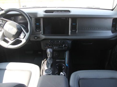 Used 2024 Ford Bronco Black Diamond image 11