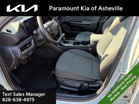 New 2025 Kia K4 LXS image 16
