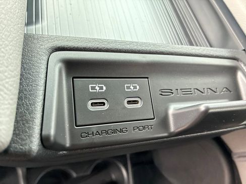 New 2026 Toyota Sienna XLE image 32