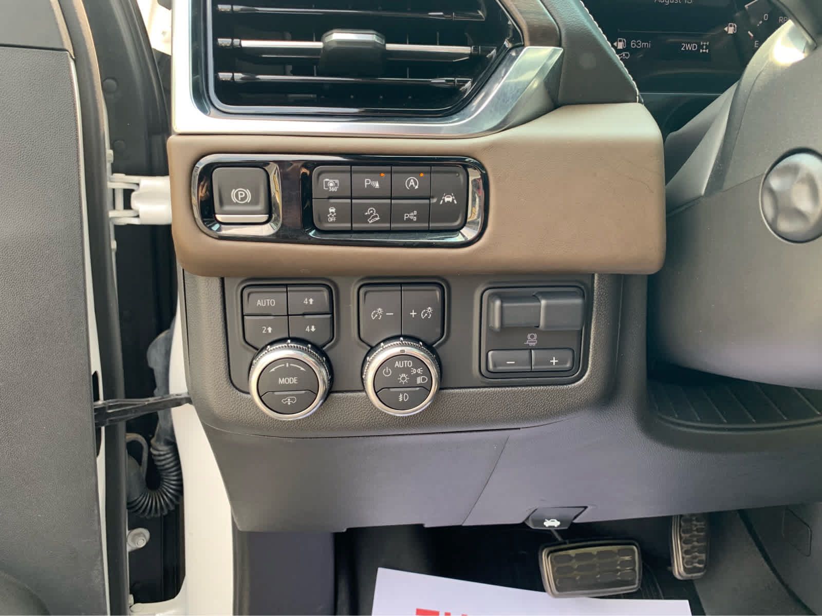 Used 2025 GMC Yukon Denali Ultimate AWD/4WD image 15