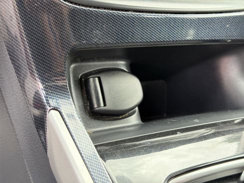 Used 2019 Nissan Sentra SR FWD image 38
