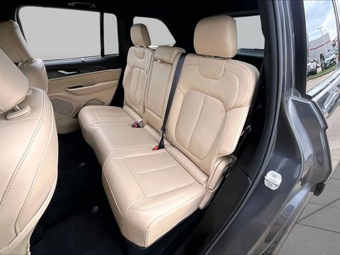 Used 2024 Jeep Grand Cherokee Limited w/ Luxury Tech Group II RWD image 28