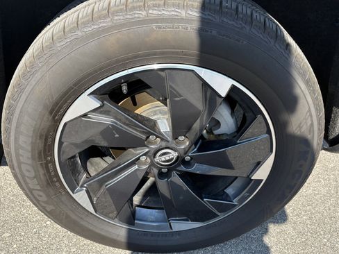 Used 2024 Nissan Rogue SV image 13