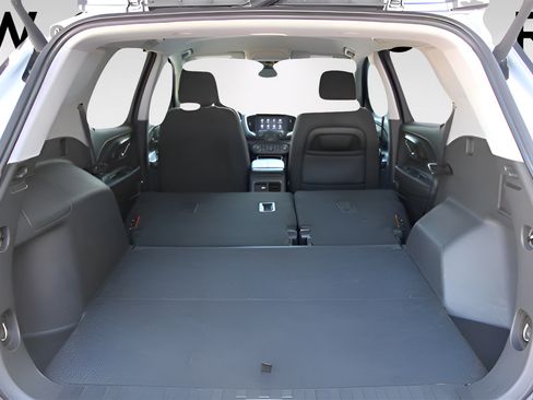 Used 2023 GMC Terrain SLE w/ Driver Convenience Package FWD image 10