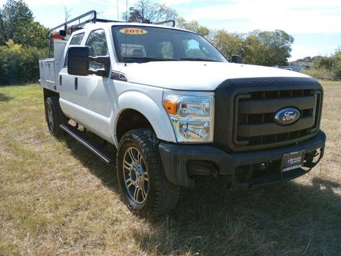 Used 2011 Ford F350 XL w/ Camper Pkg image 3
