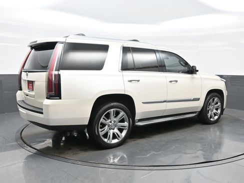 Used 2015 Cadillac Escalade Luxury image 6