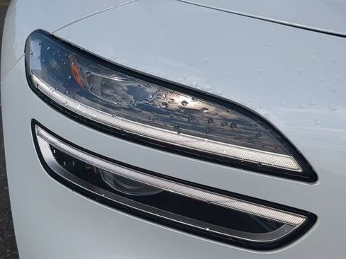 Used 2023 Genesis G70 3.3T w/ Sport Prestige Package RWD image 9