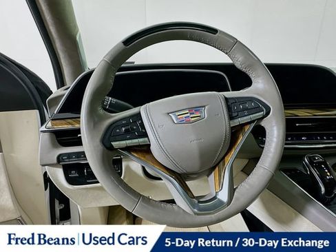 Used 2022 Cadillac Escalade Premium Luxury Platinum AWD/4WD image 16