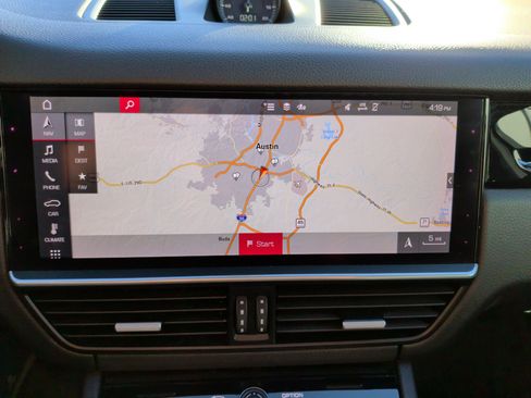 Used 2021 Porsche Cayenne Coupe image 24