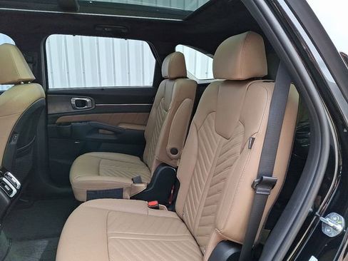 Used 2025 Kia Sorento SX Prestige w/ Olive Brown Leather Package image 10