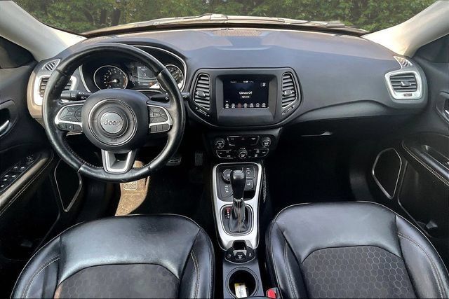Used 2019 Jeep Compass Latitude w/ Cold Weather Group AWD/4WD image 7