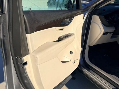 Used 2021 Buick Envision Avenir w/ Technology Package II image 22