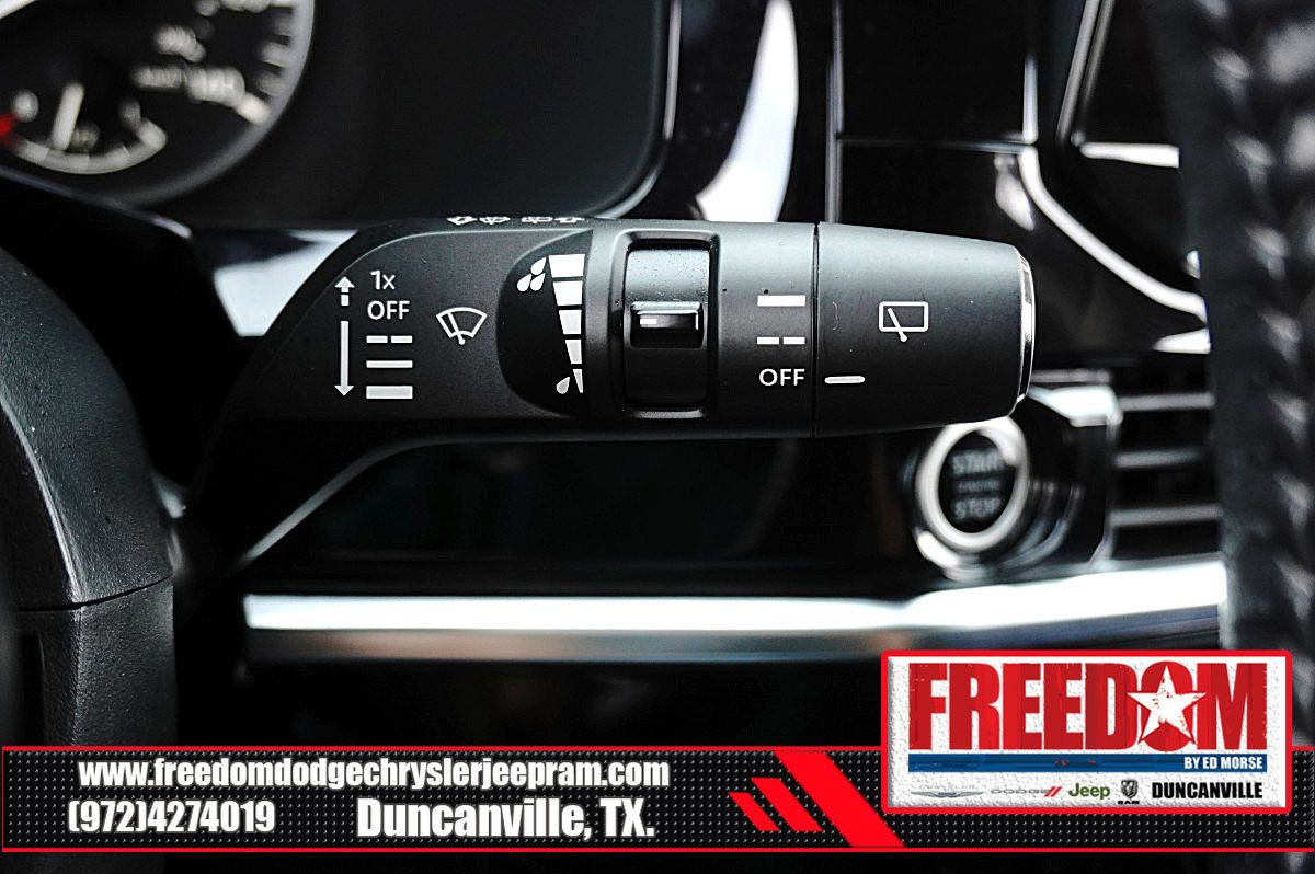 Used 2024 Nissan Pathfinder SV FWD image 33