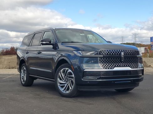 New 2025 Lincoln Navigator Reserve image 1