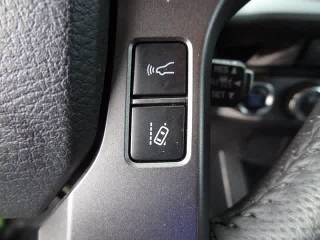 Used 2018 Toyota Tacoma TRD Sport AWD/4WD image 21