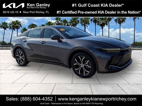 Used 2023 Toyota Crown Limited image 1