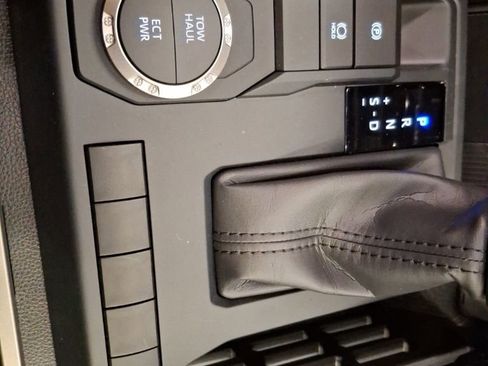 Used 2025 Toyota Tacoma SR5 image 24