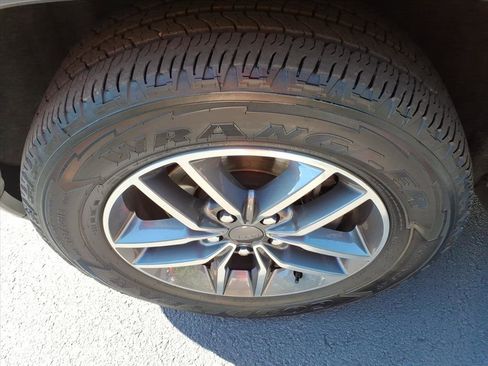 Used 2019 Jeep Grand Cherokee Limited image 6