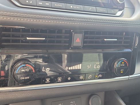 Used 2023 Nissan Rogue SV FWD image 24