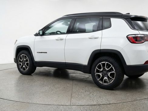 Used 2025 Jeep Compass Trailhawk AWD/4WD image 6