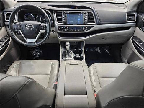 Used 2014 Toyota Highlander XLE AWD/4WD image 17