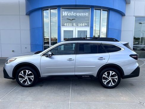 Used 2022 Subaru Outback Limited AWD/4WD image 1