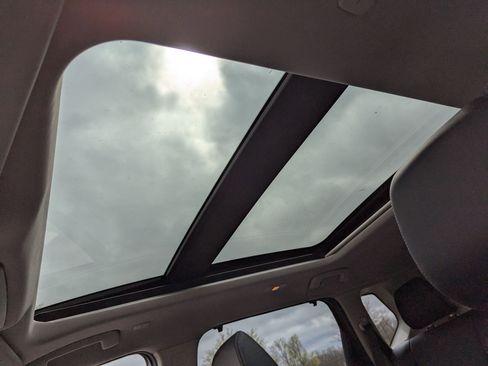 Certified 2022 Nissan Rogue Platinum w/ Head-Up Display Package image 16