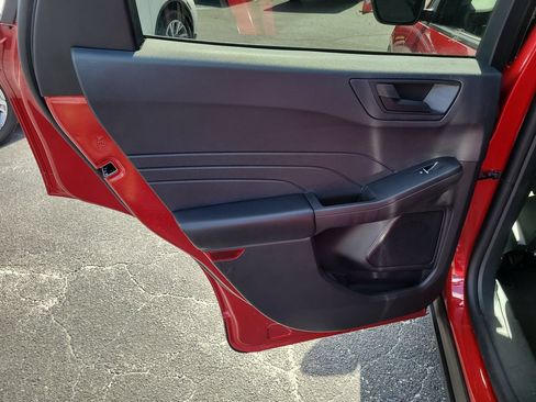 Certified 2022 Ford Escape SE w/ SE Sport Appearance Package FWD image 9
