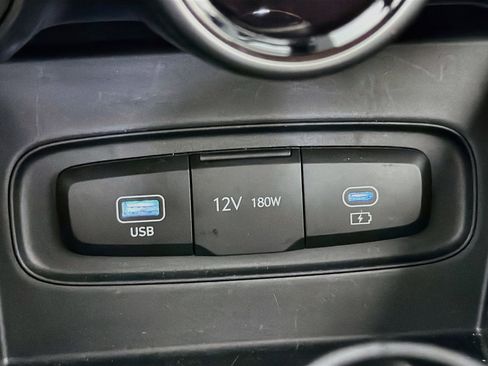 Used 2025 Hyundai Venue SEL FWD image 25