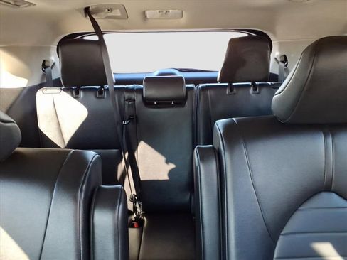 Used 2024 Toyota Highlander XLE image 19