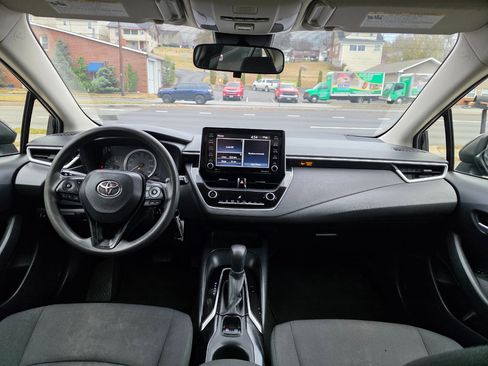 Used 2021 Toyota Corolla LE image 18
