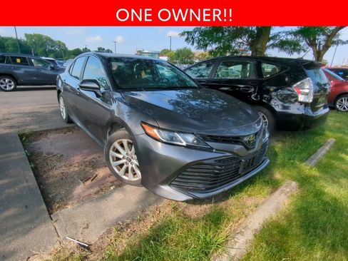 Used 2018 Toyota Camry LE FWD image 3