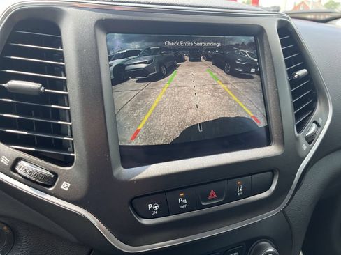 Used 2023 Jeep Cherokee Trailhawk w/ Sun & Sound Group AWD/4WD image 17
