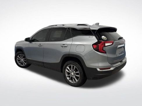Used 2024 GMC Terrain SLT w/ Infotainment Package II image 3