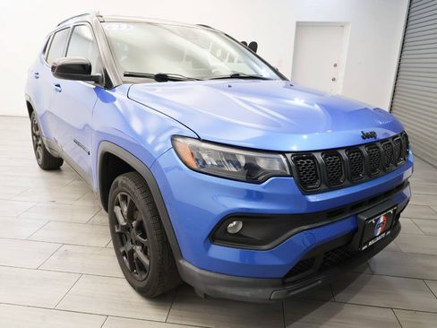 Used 2023 Jeep Compass Latitude w/ Convenience Group AWD/4WD image 7