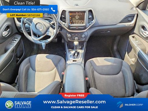 Used 2017 Jeep Cherokee Latitude FWD image 11