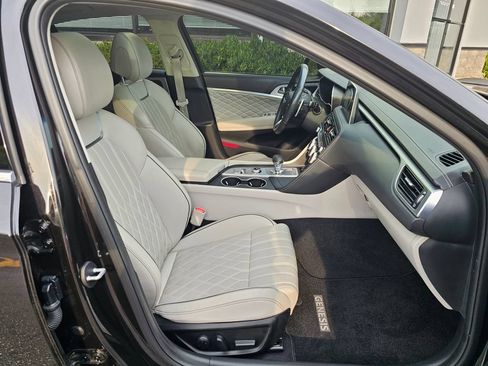 Used 2019 Genesis G70 2.0T Advanced w/ Dynamic Package AWD/4WD image 11