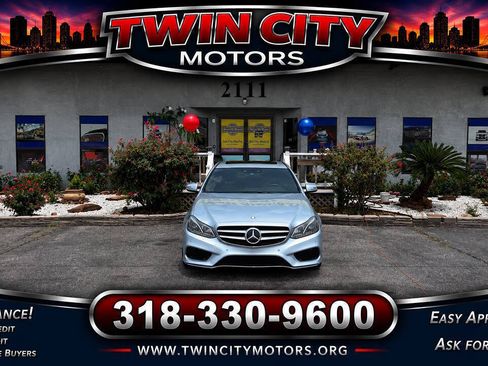 Used 2015 Mercedes-Benz E 400 Sedan w/ Driver Assistance Package image 1