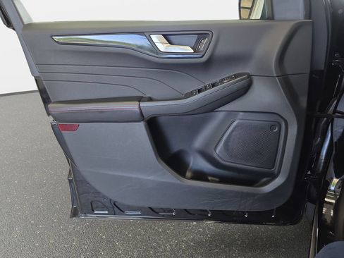 Certified 2025 Ford Escape ST-Line Select AWD/4WD image 25