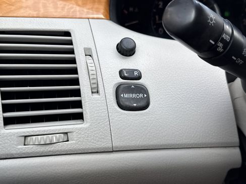 Used 2006 Toyota Avalon XLS FWD image 19